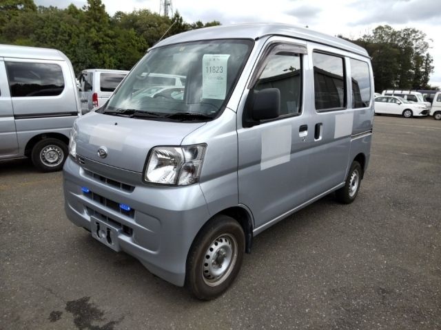 11823 Daihatsu Hijet van S321V 2017 г. (LUM Tokyo Nyusatsu)